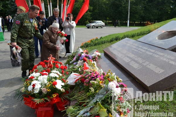 Возложение цветов