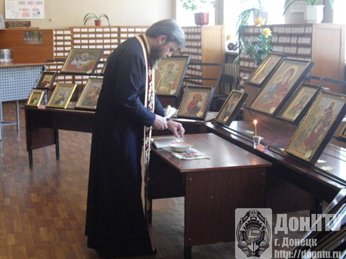 Отец Вадим, настоятель храма св. апостола Андрея Первозванного ДонНТУ