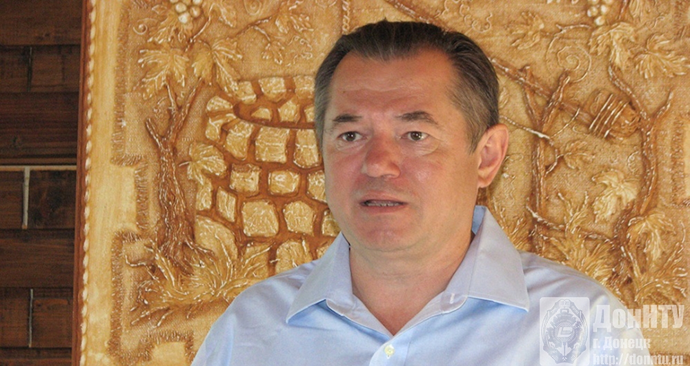 С докладом выступает С. Ю. Глазьев