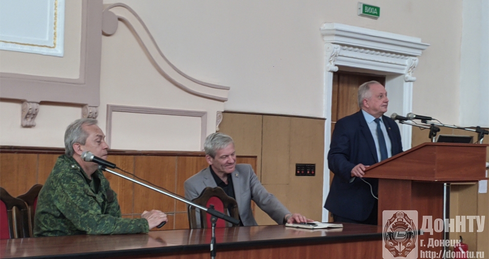 Выступает ректор ДонНТУ А.Я. Аноприенко