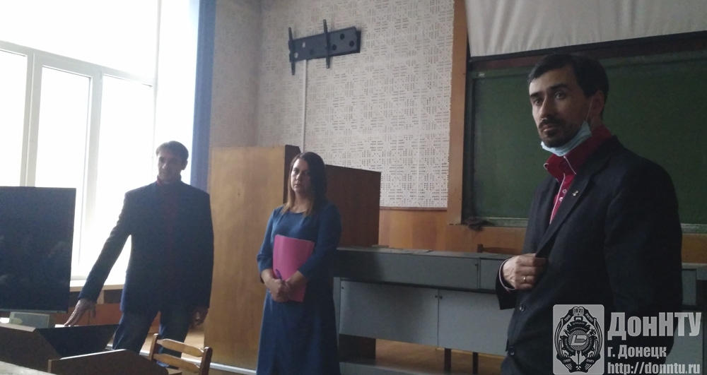 Представители ЕМЗ и проректор ДонНТУ А.Б. Бирюков