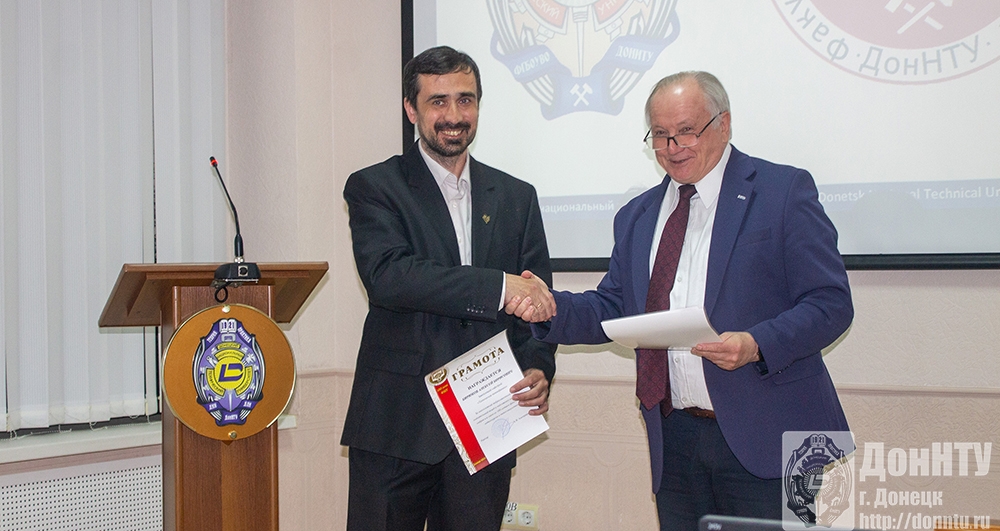 Награждение заведующего кафедрой ТТ Бирюкова А. Б. Награждение заведующего кафедрой ТТ Бирюкова А. Б.