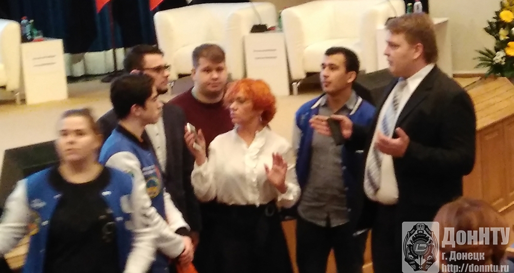 Проректор СурГУ С. В. Болотов за работой