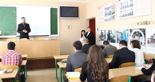 Выступает и.о. проректора по научно-педагогической деятельности ДонНТУ А. Б. Бирюков