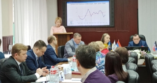С докладом выступает Л.В. Шабалина
