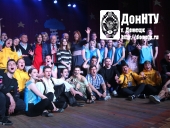Веселится и ликует весь народ!