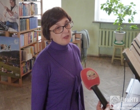 Заведующая отделом культурно-просветительской работы Оксана Иванченко дает интервью каналу «Оплот ТВ»