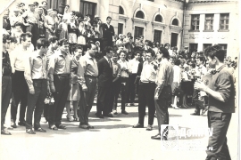 Митинг на жд вокзале Донецка по поводу отправке ССО ДПИ на целину (1965)