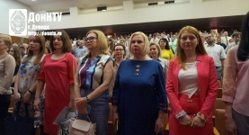 Звучит гимн ДНР