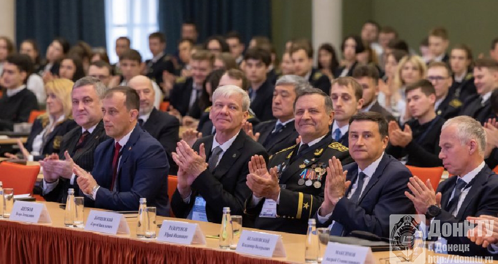 Представители ДонНТУ на церемонии открытия мероприятия Представители ДонНТУ на церемонии открытия мероприятия